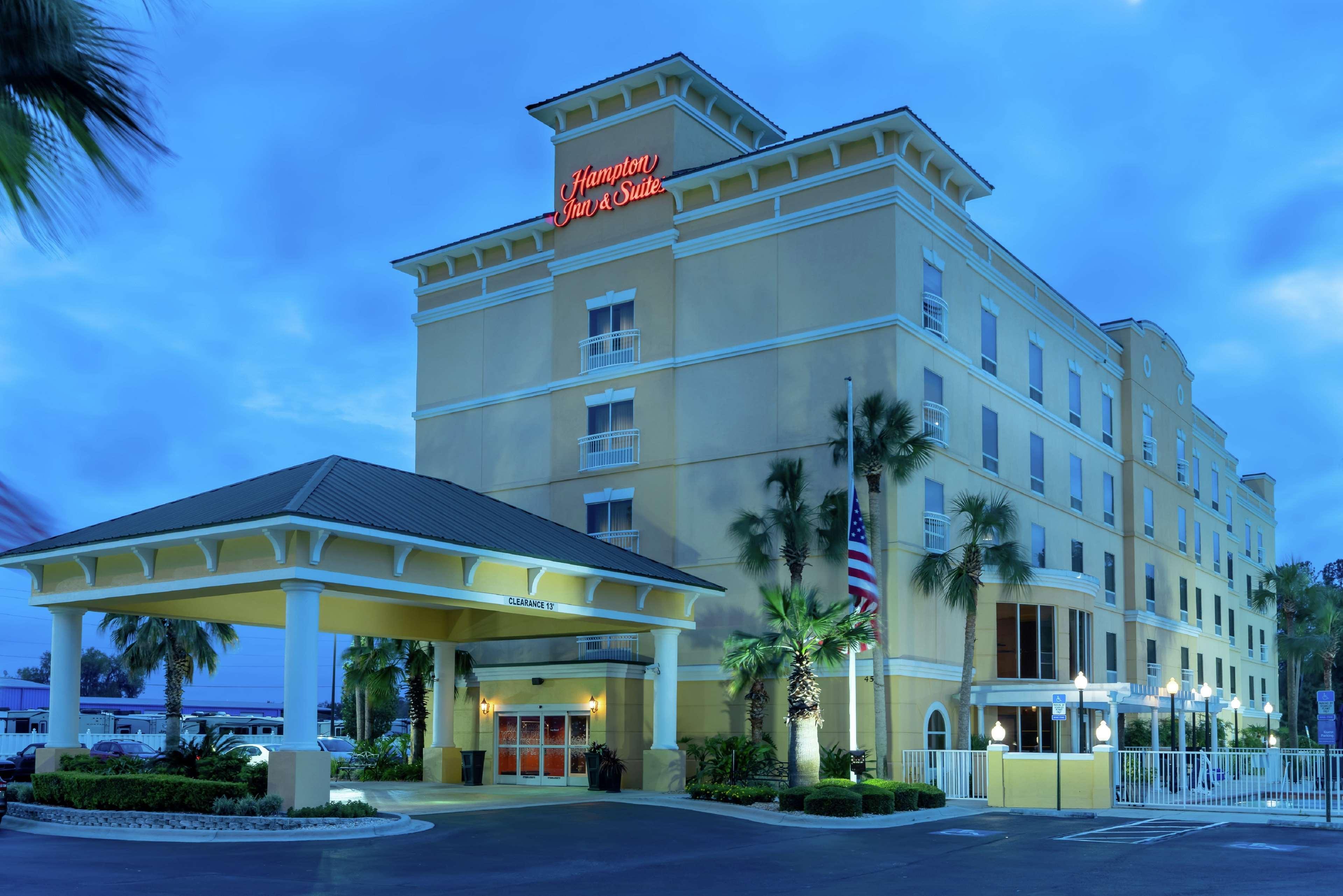 Hampton Inn & Suites Lake Stadt Exterior foto