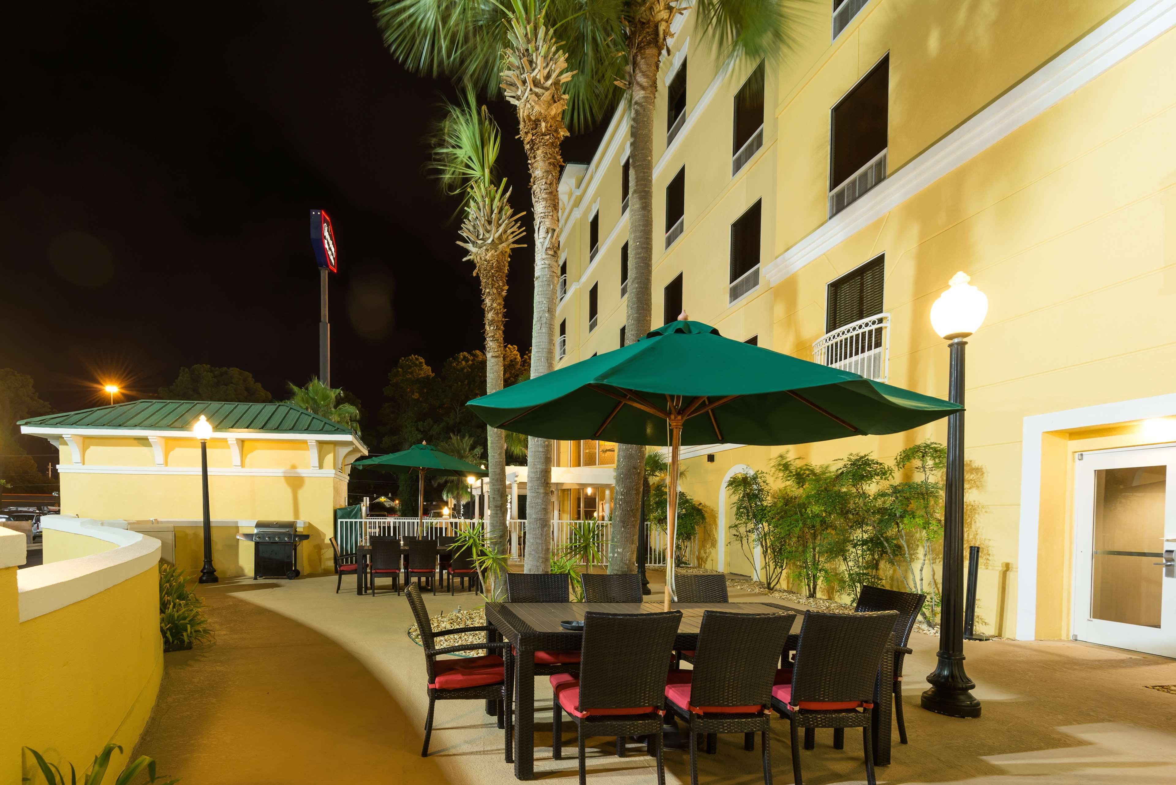 Hampton Inn & Suites Lake Stadt Exterior foto