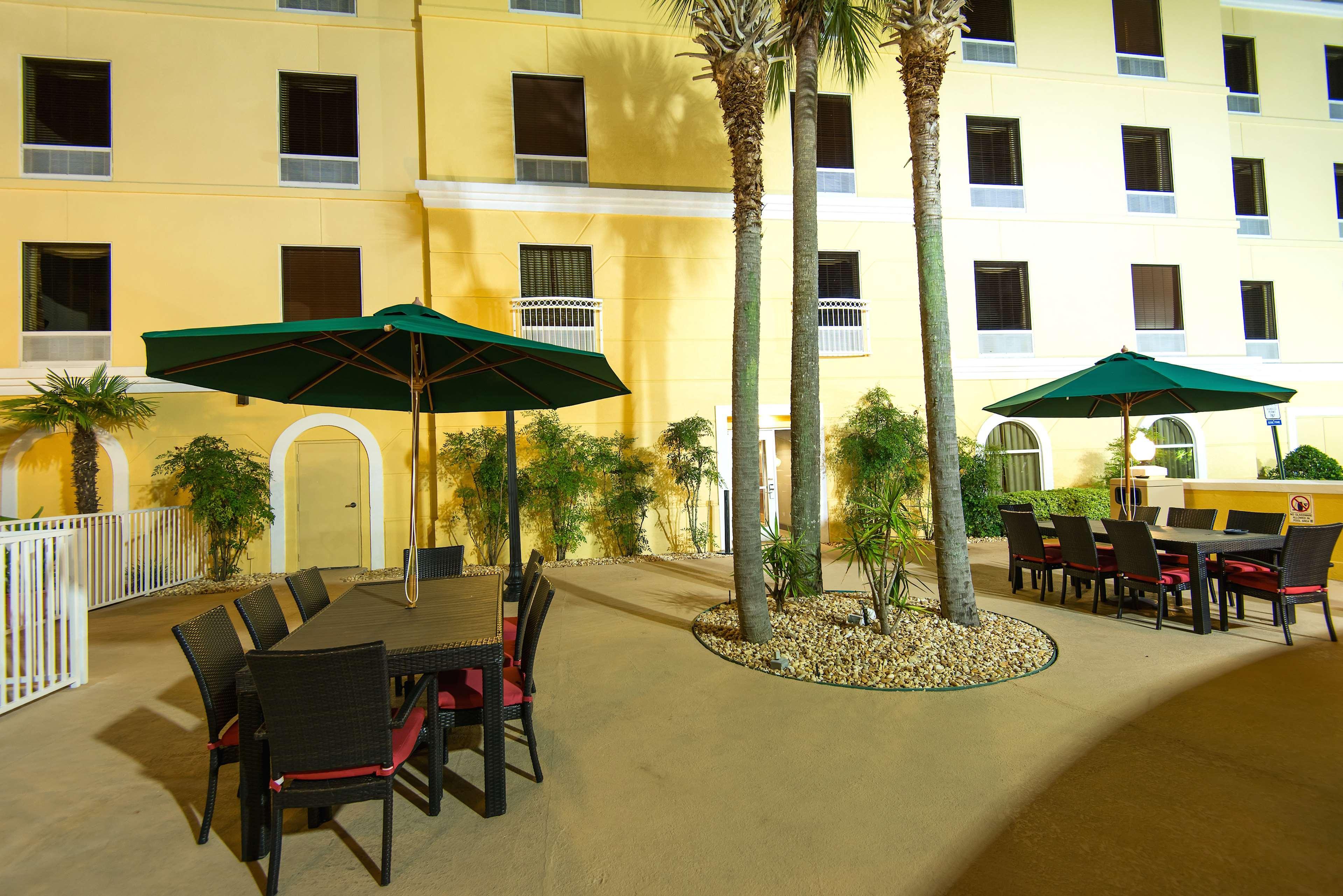 Hampton Inn & Suites Lake Stadt Exterior foto
