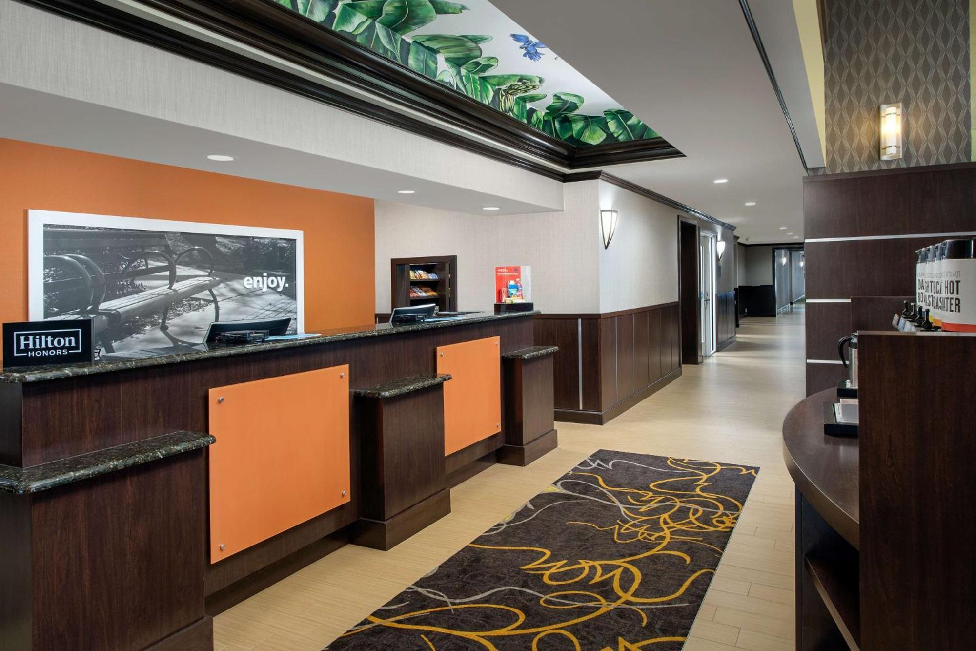 Hampton Inn & Suites Lake Stadt Exterior foto